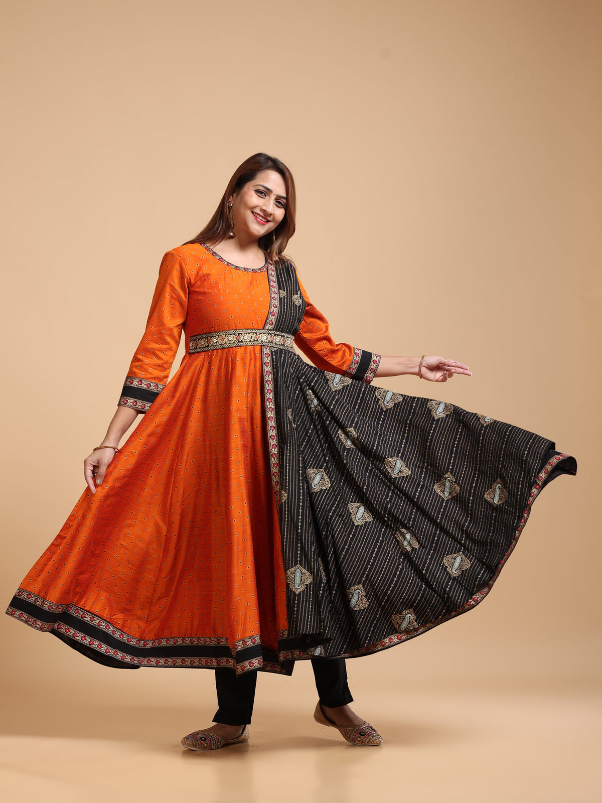 Draped Black Pallu Belt HP-080 - Front view showing rust inner layer with black pallu swept to side
