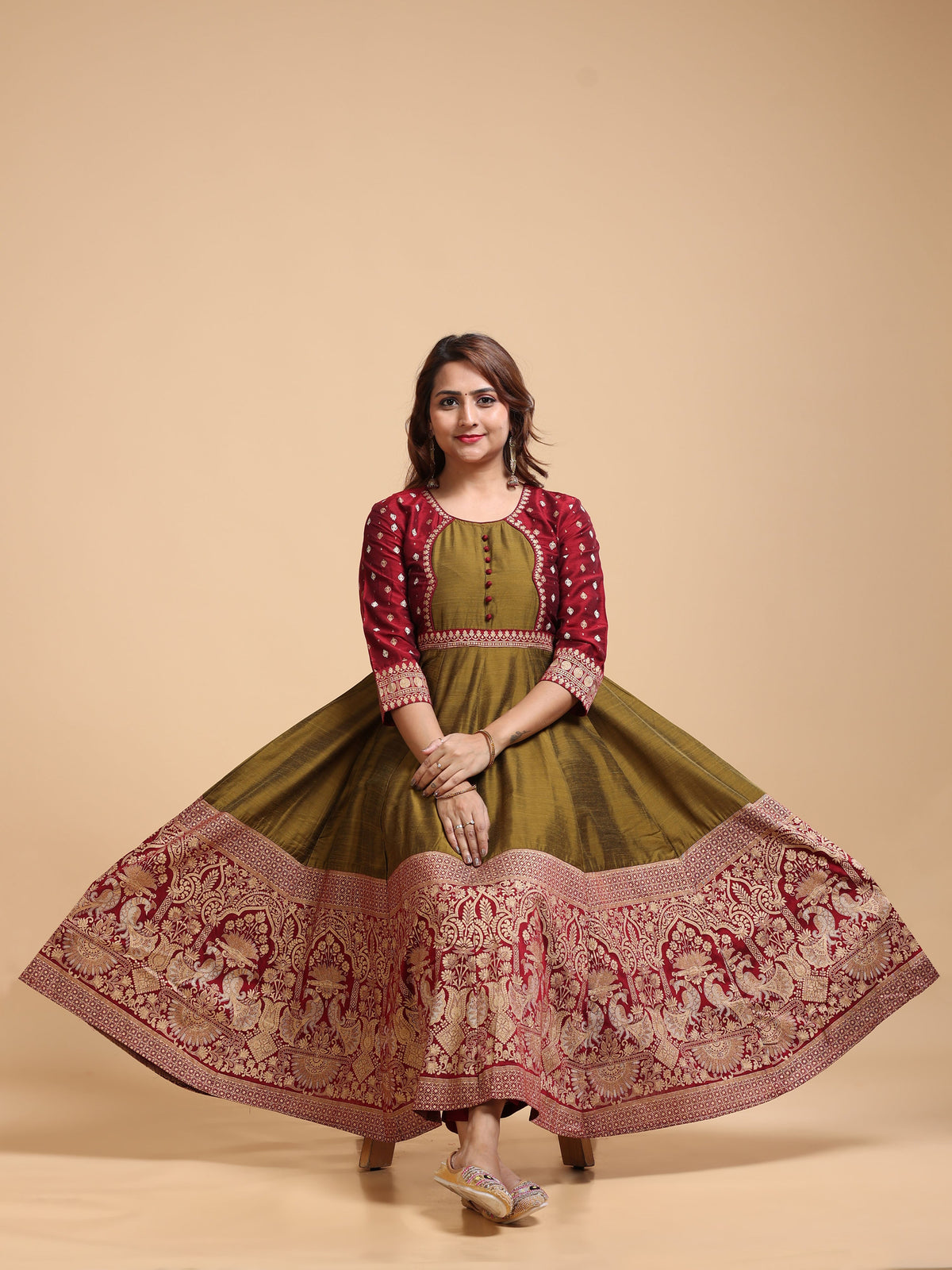 Big Border Contrast Kali KALI-1619 - Front standing view showing olive body with wide Banarasi Mughal arch border