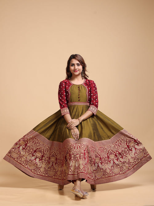 Big Border Contrast Kali KALI-1619 - Front standing view showing olive body with wide Banarasi Mughal arch border